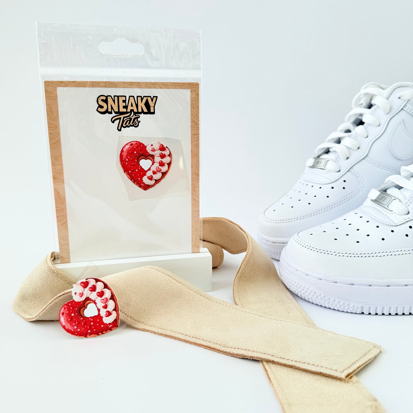 Sneakytats "Donut Herz 0136"