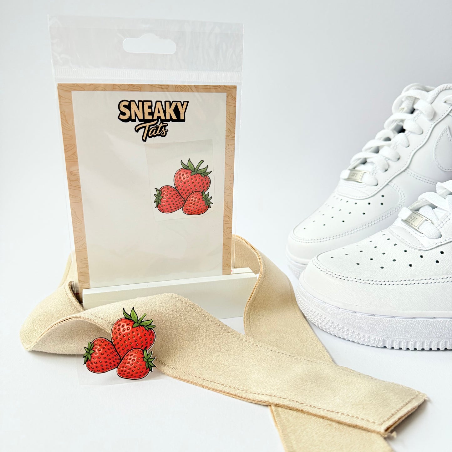 Sneakytats "Drei Erdbeeren 0147"