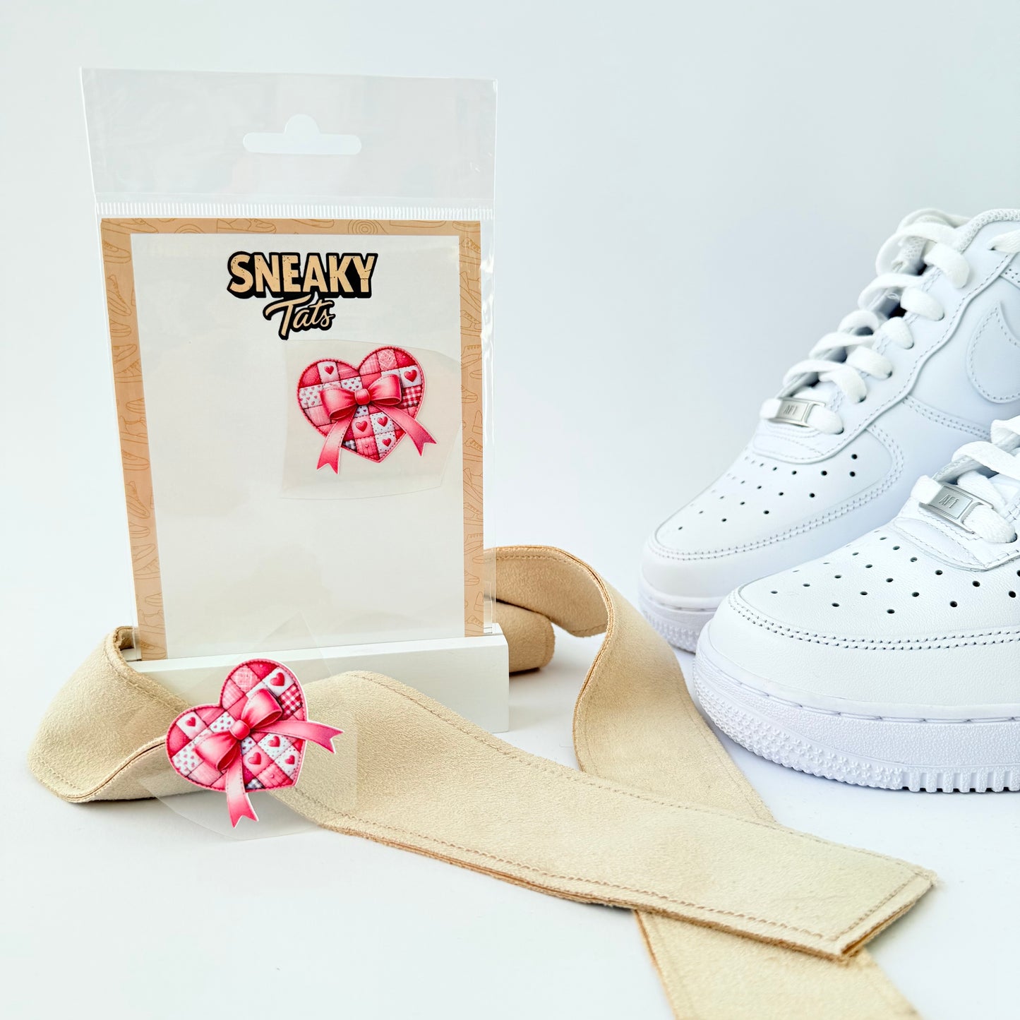 Sneakytats " Herz Schleife 0609"