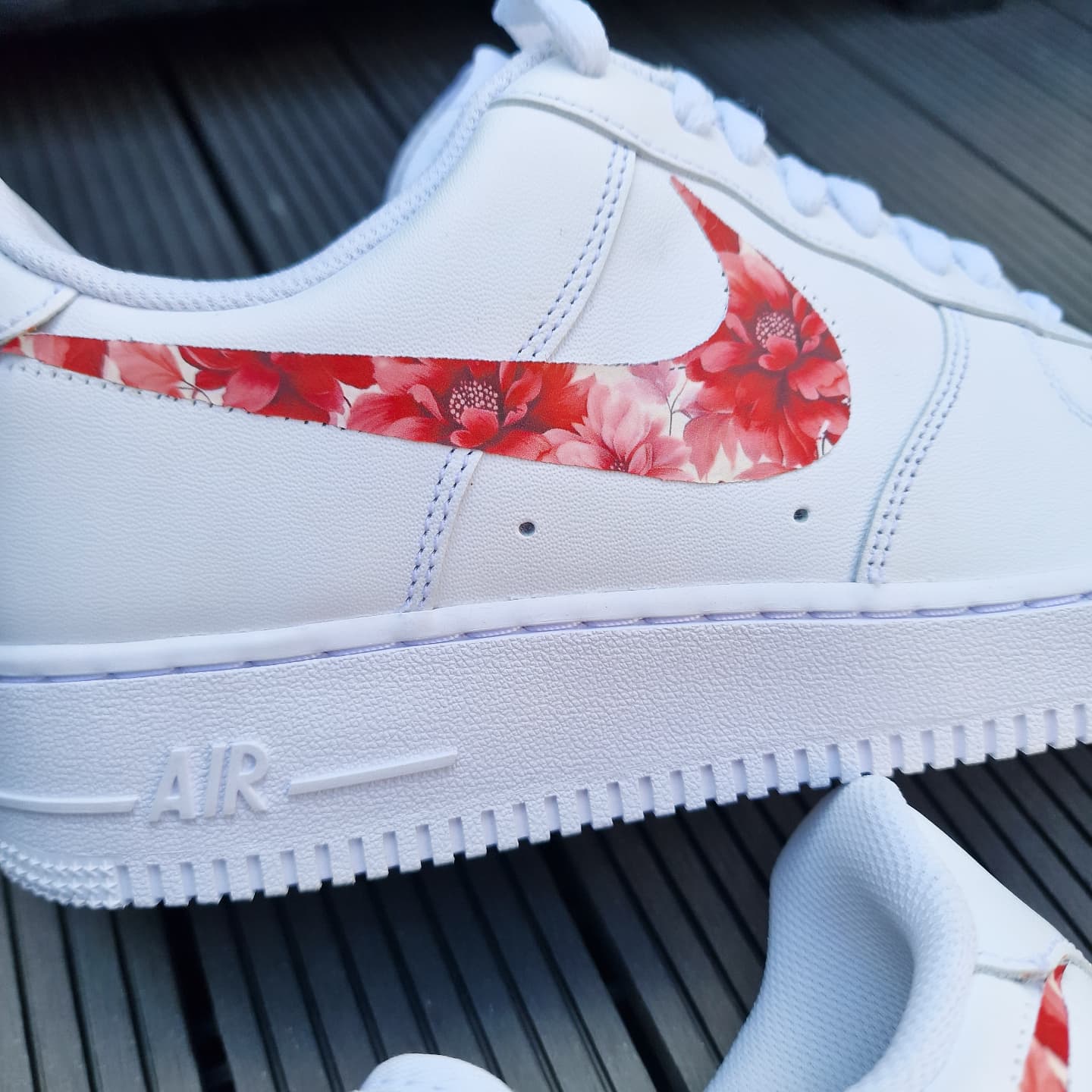 Air Force 1 "Rote Blumen Zeichen"