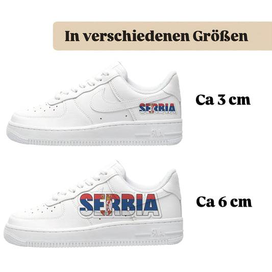 Personalisierte Sneaker mit Schriftzug Serbia einfach zum aufbügeln für alle Schuhe